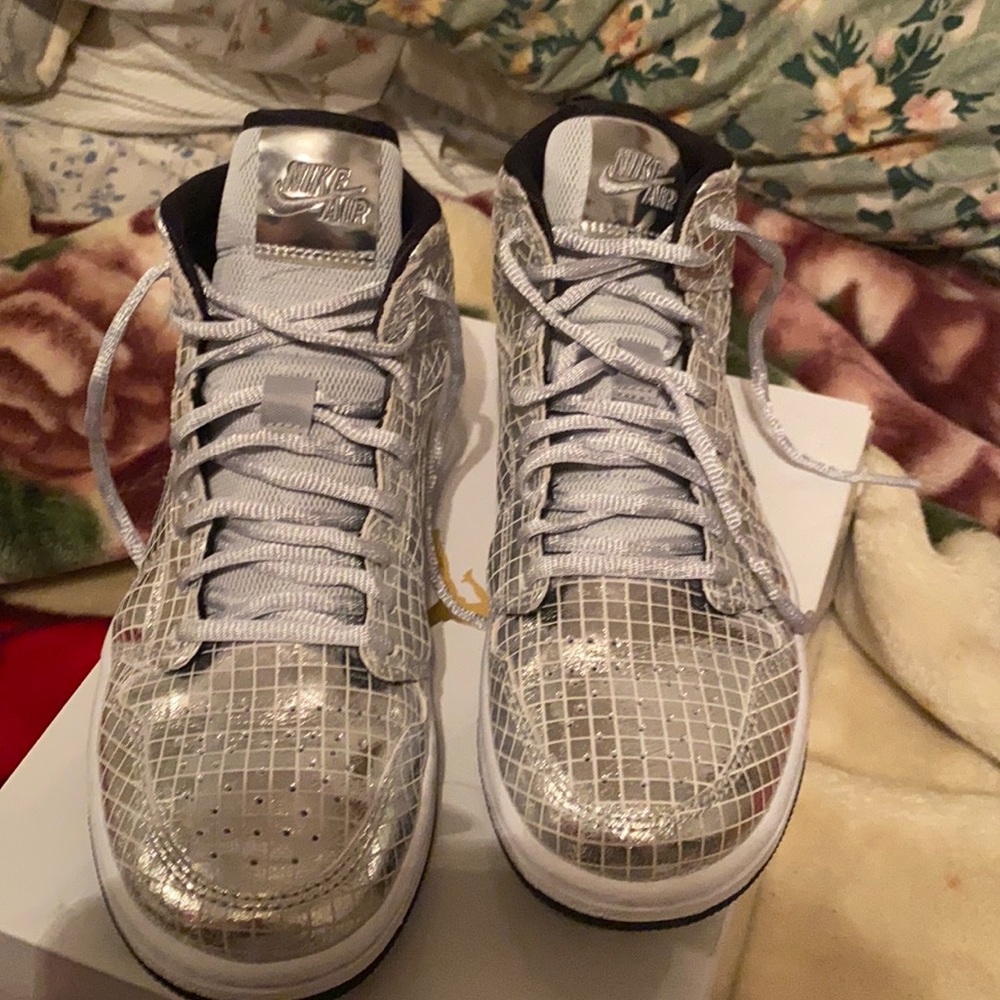 Womens Jordan 1 mid